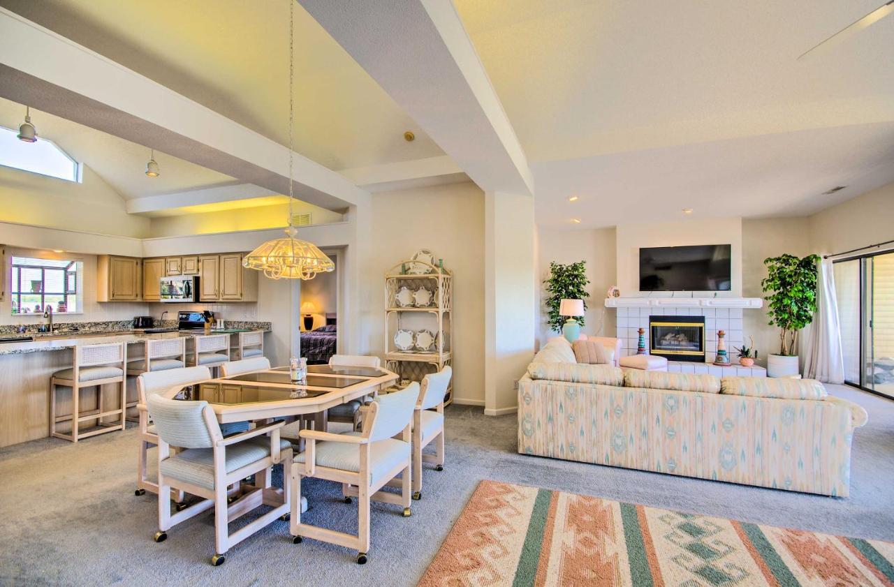 Bright Waterfront Condo With Resort Amenities! レイク・オザーク エクステリア 写真