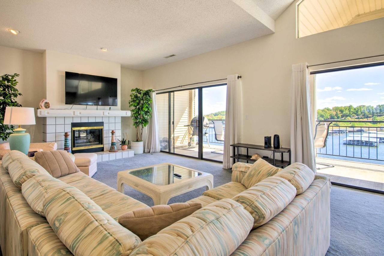 Bright Waterfront Condo With Resort Amenities! レイク・オザーク エクステリア 写真